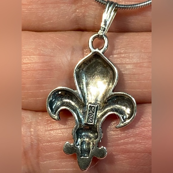 Sterling Silver Fleur-de-lis Pendant & Chain - Picture 6 of 16